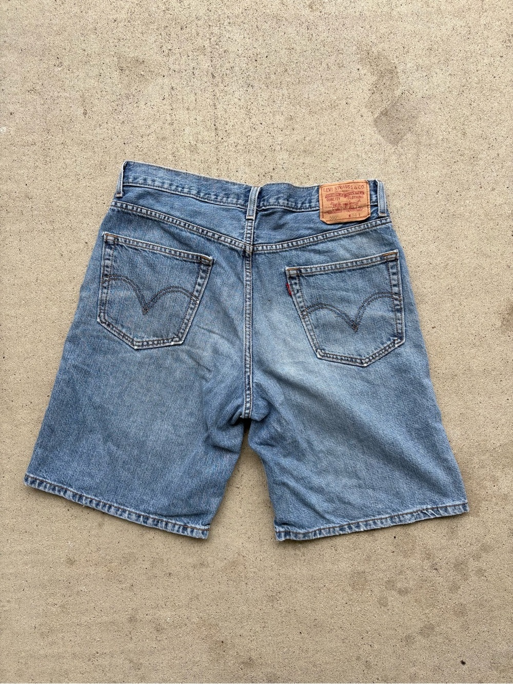 Vintage 2000s Levis 550 Relaxed Fit Denim Shorts Jorts Medium Wash 34x9